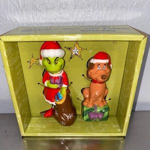 “NEW”💚GRINCH AND MAX CERAMIC CHRISTMAS SALT AND PEPPER SHAKERS